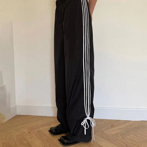 Y2K Czarne spodnie sportowe z paskami dla kobiet