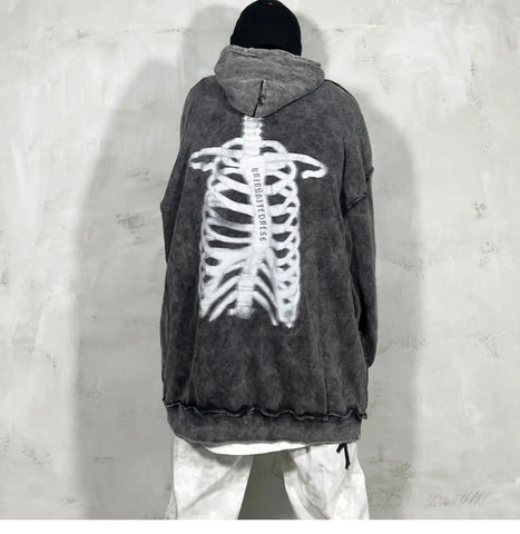 Oversize gotycka bluza z kapturem z nadrukiem szkieletu w kolorze szarym