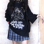 Niebieski i czarny gotycki T-shirt z nadrukiem anime