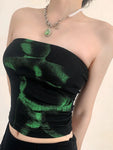 Top typu techwear z odkrytymi ramionami, w kolorze czarnym z zielonym wzorem