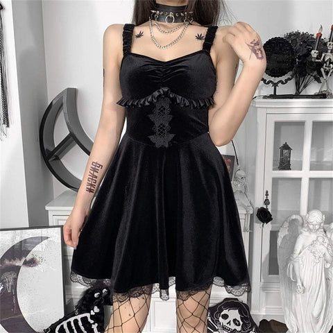 Sukienka w stylu grunge w czerni ze weluru