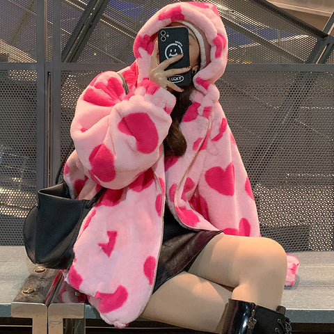 Kurtka polarowa Rosa e-girl z dużym kapturem i haftowanym sercem
