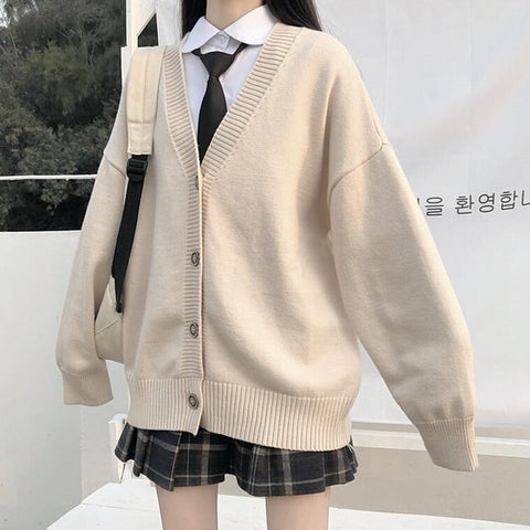 Beżowa Sweterka od Egirl w Stylizacji Japońskiej Studentki.