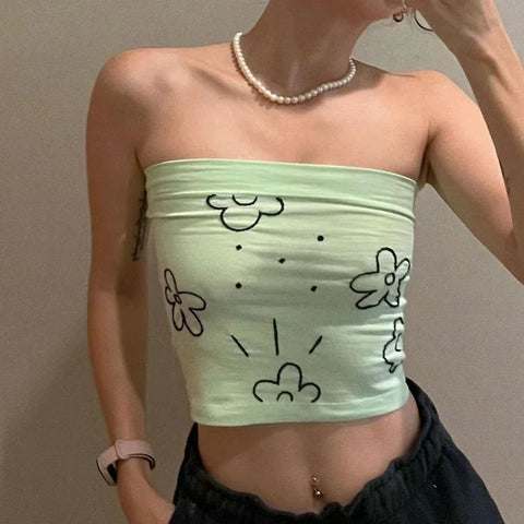 Bladoróżowy Crop-Top w stylu grunge z motywem kwiatów i chmur