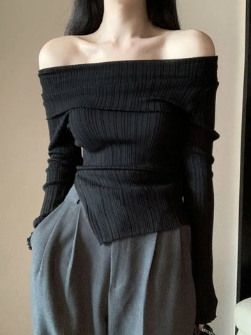 Czarny sweter na ramię w stylu koreańskim wykonany na drutach