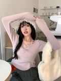 Sweter w stylu Soft-Girl z dekoltem w szpic