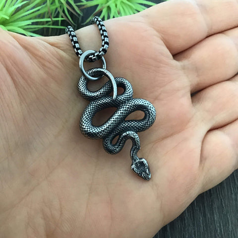 Naszyjnik e-girl z dodatkiem węża