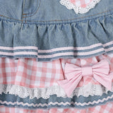 Delikatna dziewczyna - Jeansowa spódnica z różowymi i białymi wzorami karo.